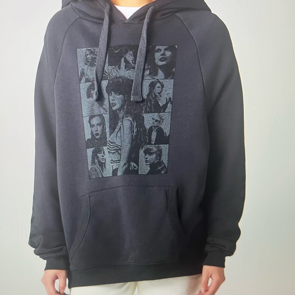 Taylor Swift Black Graphic Hoodie Sweatshirt The eras Tour Small size